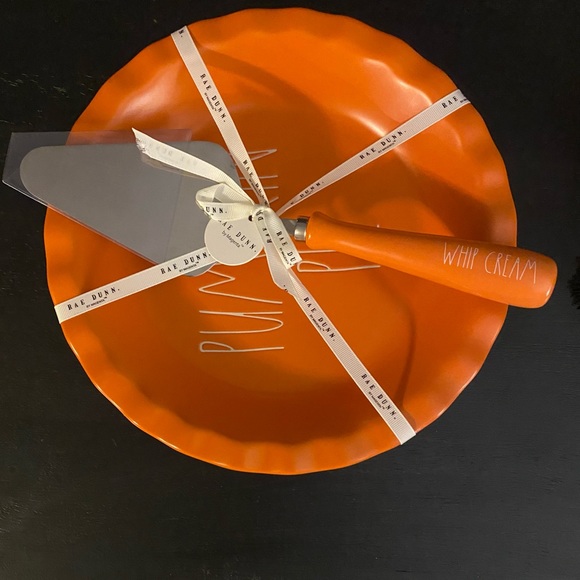 Rae Dunn Pumpkin Pie 10” Plate with Server New - Picture 6 of 7